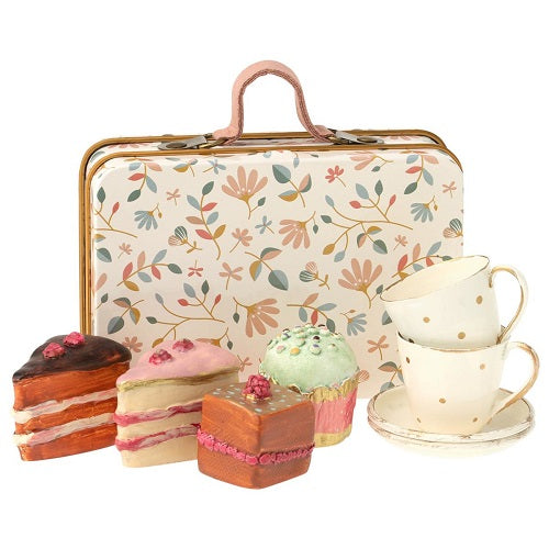 Cake Set in Suitcase with Cups